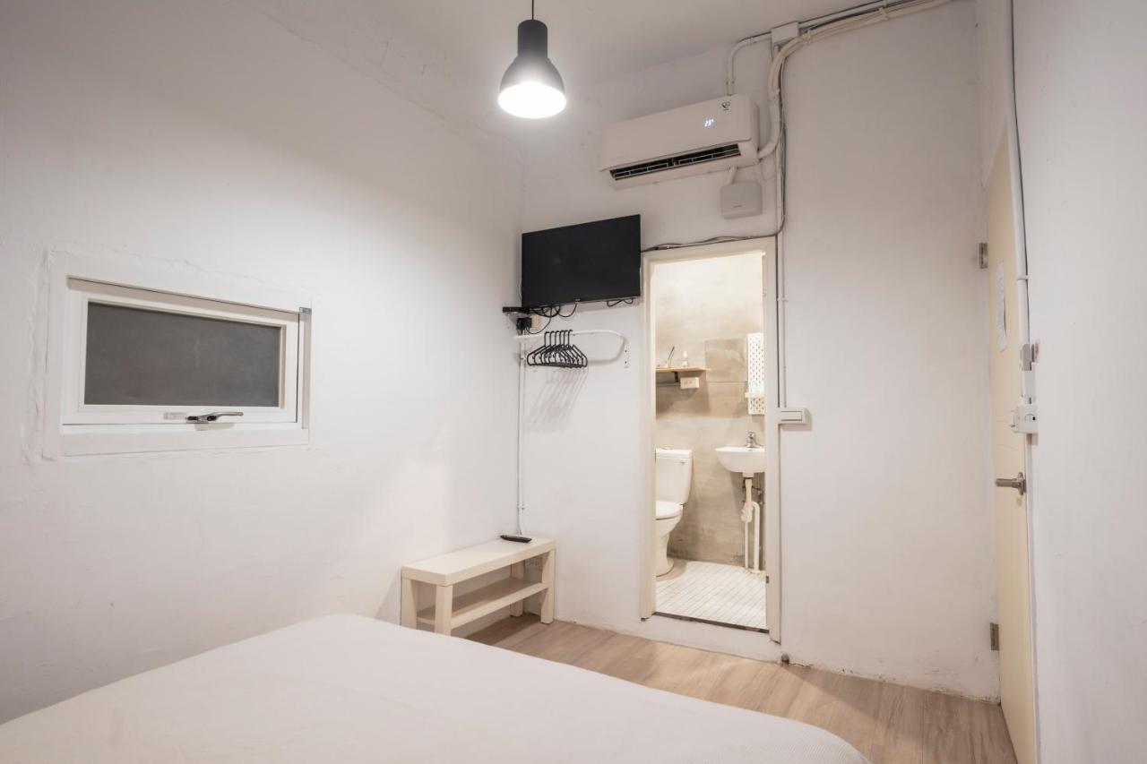 Ruifang Yi Hostel New Taipei City Esterno foto
